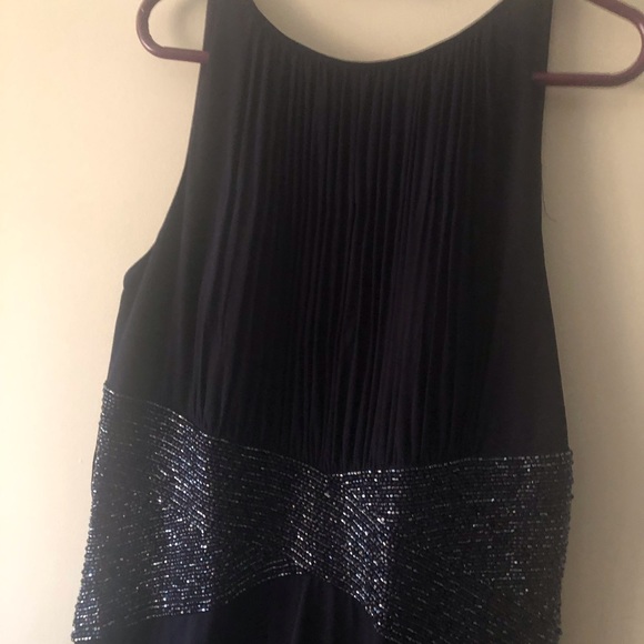 Beautiful maxi gown for a wedding   size 14 missing a few Pearls in thé back - Picture 2 of 8